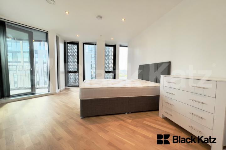 595 Sq. Ft. of living & entertaining space concierge & gym facilities The Ceramic Building - Newington Causeway , Borough